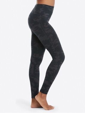 SPANX Look At Me Now Seamless Leggings Black Camo M